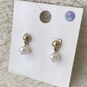 Gorgeous Forever 21 Faux Pearl and Gold Earrings
